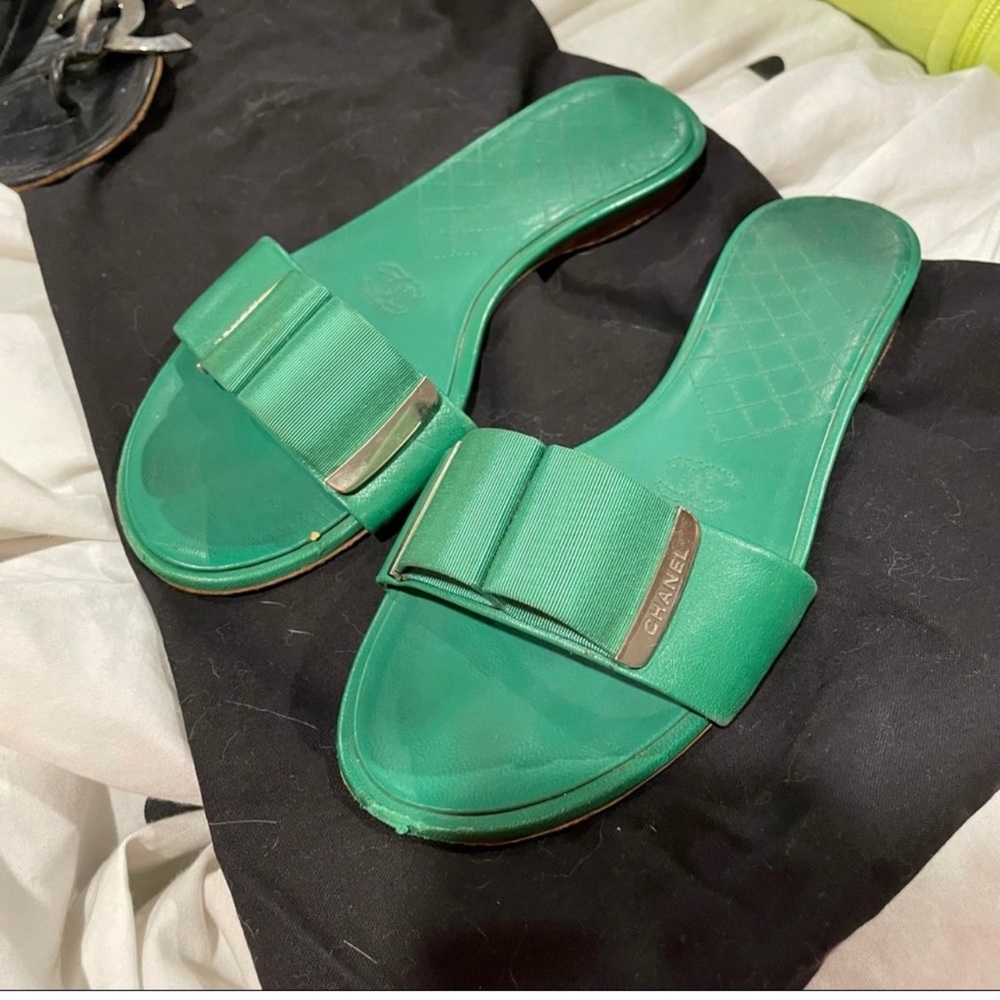 CHANEL EMERALD SANDALS - Picture 2 of 10